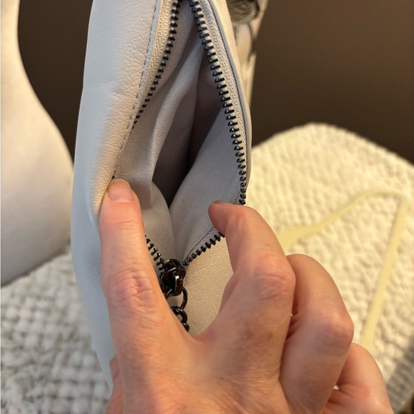 Steve Madden White Hobo Bag with Minimalist Design - Picture 7 of 9